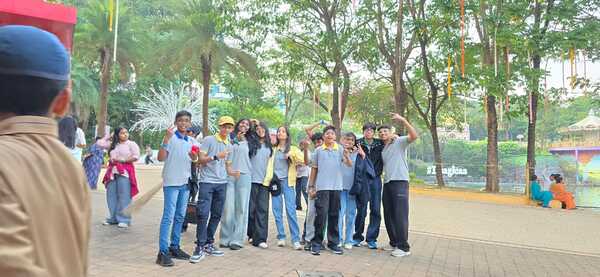 Picnic to imagica theme park